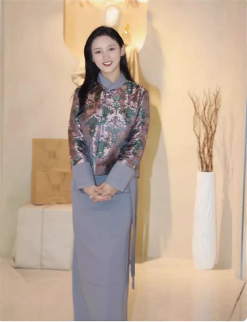

Two Piece Traditional Xizang Costume Ethnic Style