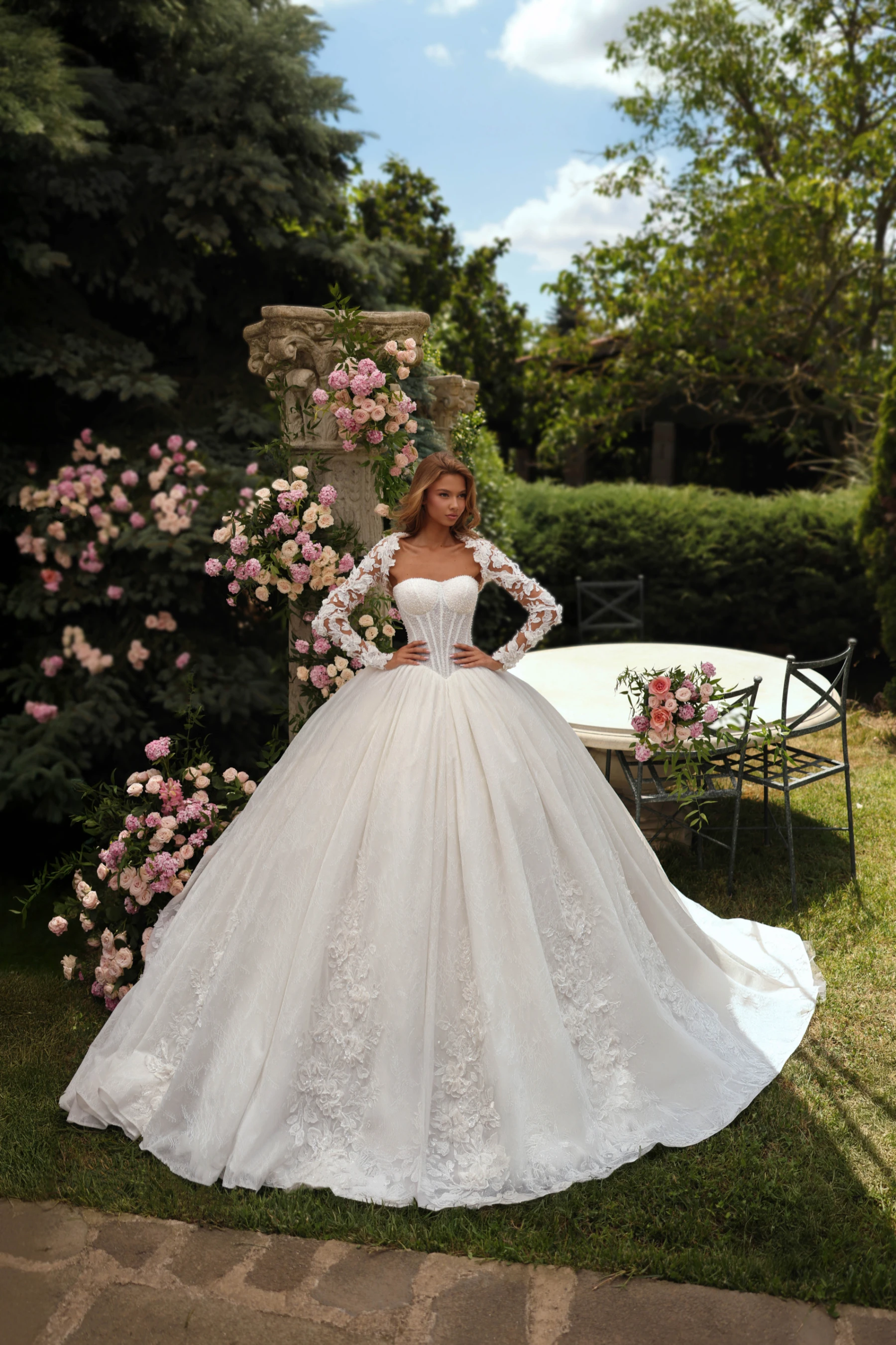 

2026 Luxury Strapless Wedding Dresses Lace 3D Floral Appliqués Beading Bride Dress With Long Sleeve Wrap Women vestidos de novia