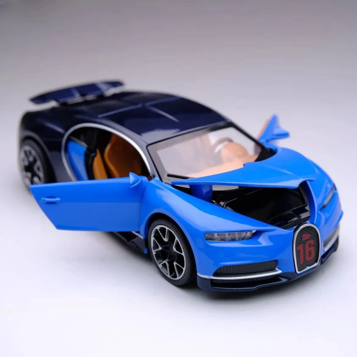 1:32 Bugatti Chiron Sports Car Metal Toy Alloy Car Diecasts & Toy Vehicles Car Model Sound and Light Model   For Children