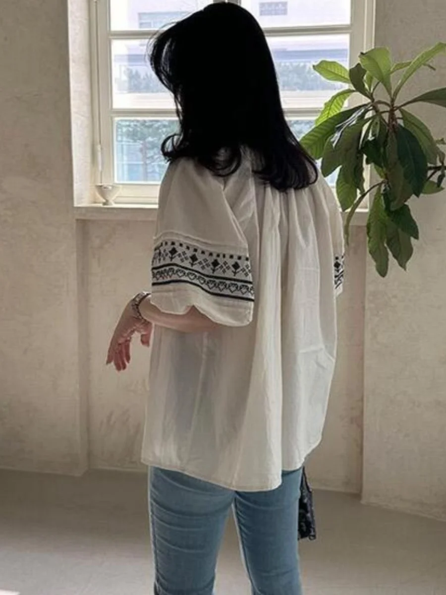 

Dongda Gate Summer 2025 Women's ort Sve Embroidered round Ne irt Trendy Street Sle Loose Fit Top with Tie Design