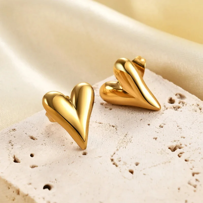 Minimalistic Stud Earrings Heart Shape Waterproof Fashion Charm Metal Daily Versatile Jewellery for Women Gift QY038