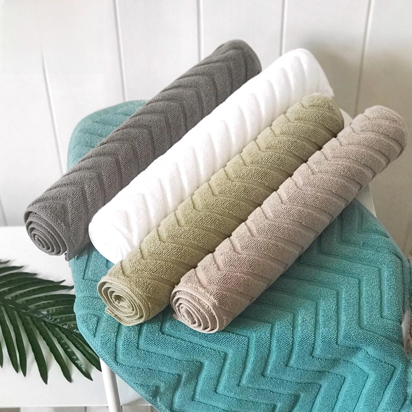 

Hotel Bath Mat Thiened Absorbent Non-Slip Batoom Towel Toilet Floor Pad Home Decorative Silk Satin Protection Cover