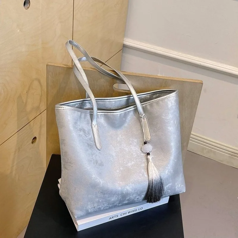 

Fashionable High-end Minimalist Tote Bag For Women With Large Capacity Leather Messenger Casual Design
