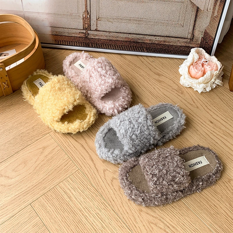 

2025 Winter New Children Casual Plush Slippers for Girls Boys Fashion Korean Style Soft Sole Non-slip Versatile Outside Shoes