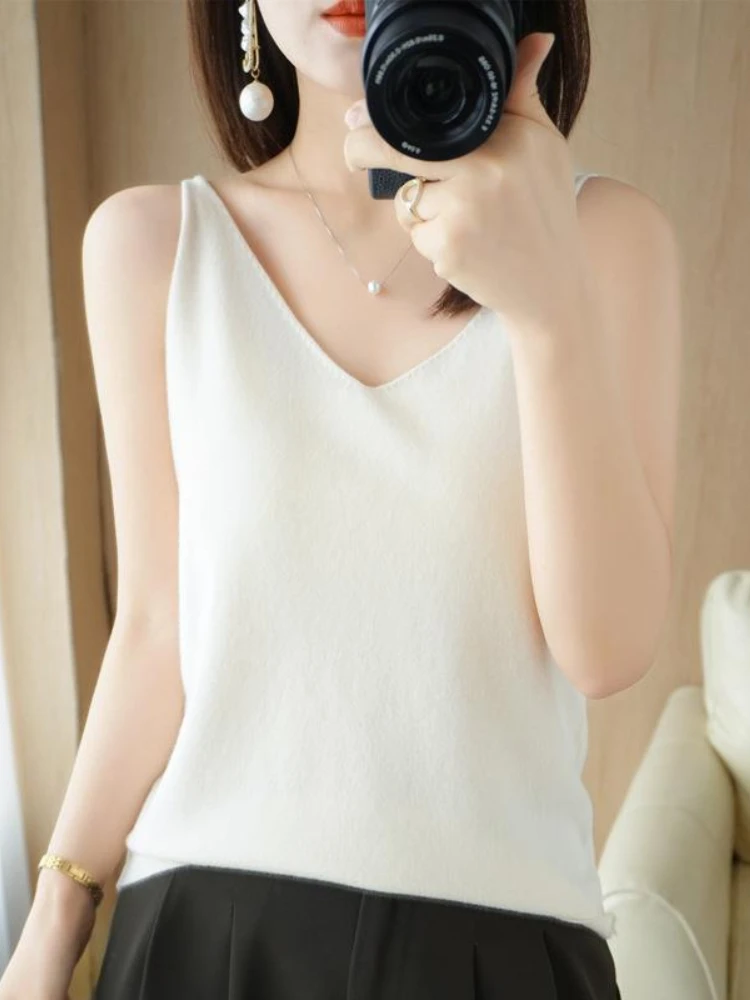 Autumn Knitted Camisole Fashion V-neck Slim Sleeveless Undershirt Solid Color Inner Knitwear Outerwears Korean Fashion Jumper