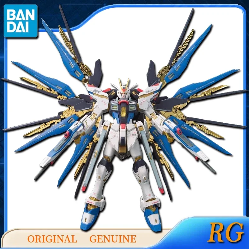 Bandai Original GUNDAM RG STRIKE FREEDOM GUNDAM Figurki akcji z anime Zabawki dla chłopców Dziewczynki Prezent dla dzieci Model kolekcjonerski Ozdoby