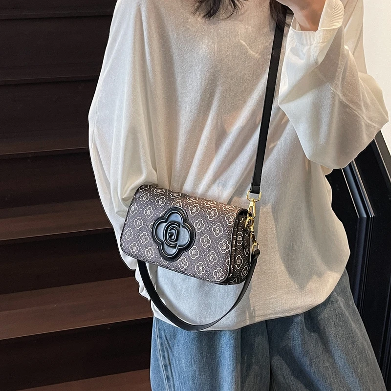 

Elegant Leather Classic Commuter Bag For Business Women Casual Simple With Large Capacity