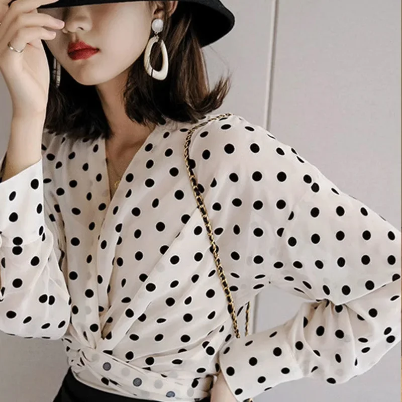 Autumn New Fashion Casual Elegant Retro White Long Sleeved Shirt Original Design Loose V-neck Polka Dot Youthful Wind Lady\'s Top