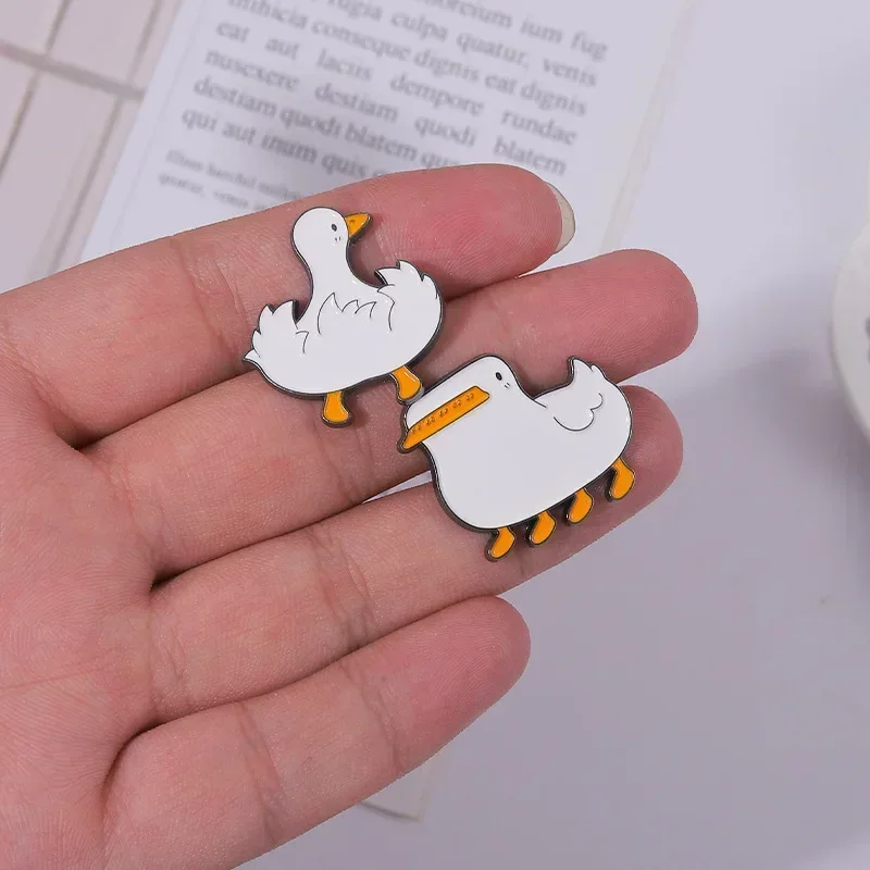 Lovely White Duck Pin Nice Brooch Cartoon Animal Cute Goose Badge Metal Lapel Gift Hat Backpack Jewelry Kids Accessories