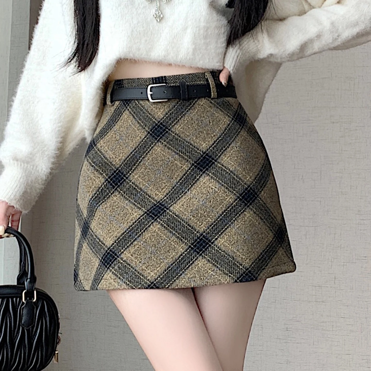 Womens High Waisted Plaid Skirt Autumn Winter New Style College Style Small Figure Plaid Hip Hugging A Line Woolen Short Skirt
