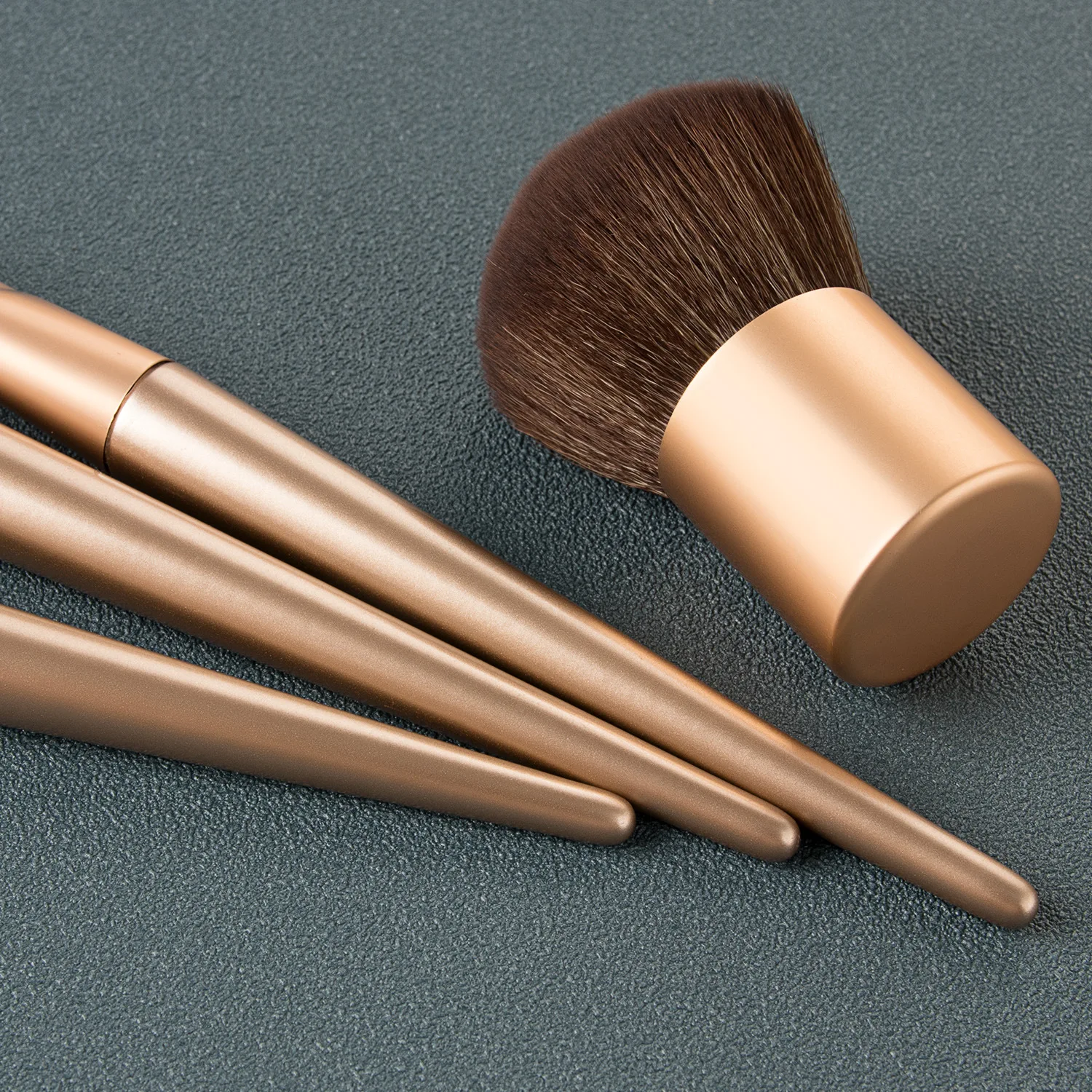 4-teiliges Make-up-Pinsel-Set – Puder-Rouge Contour Foundation Essential Brushes Kit, professionelle Premium-Kosmetikwerkzeuge