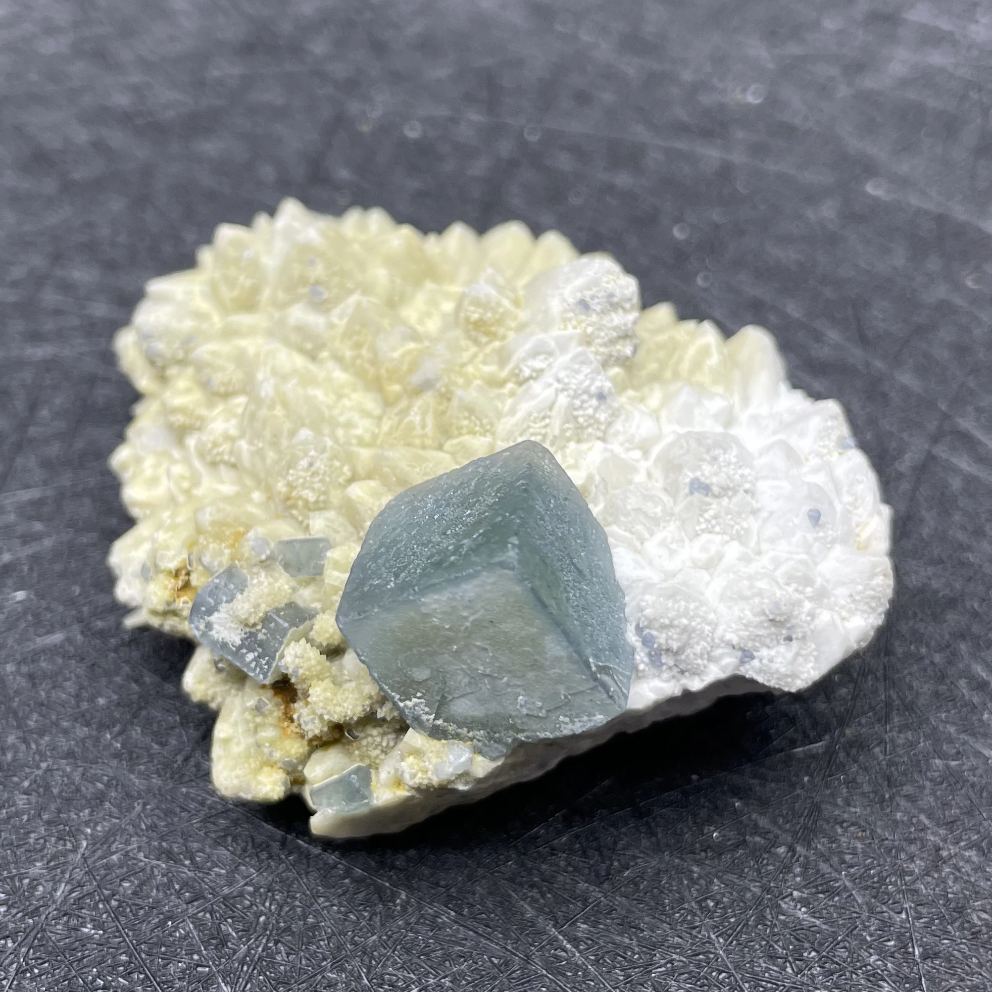 Natural Raw Stone Molandi Fluorite Crystal Mineral Quartz Rock Specimen Decoration Rough Polished Healing