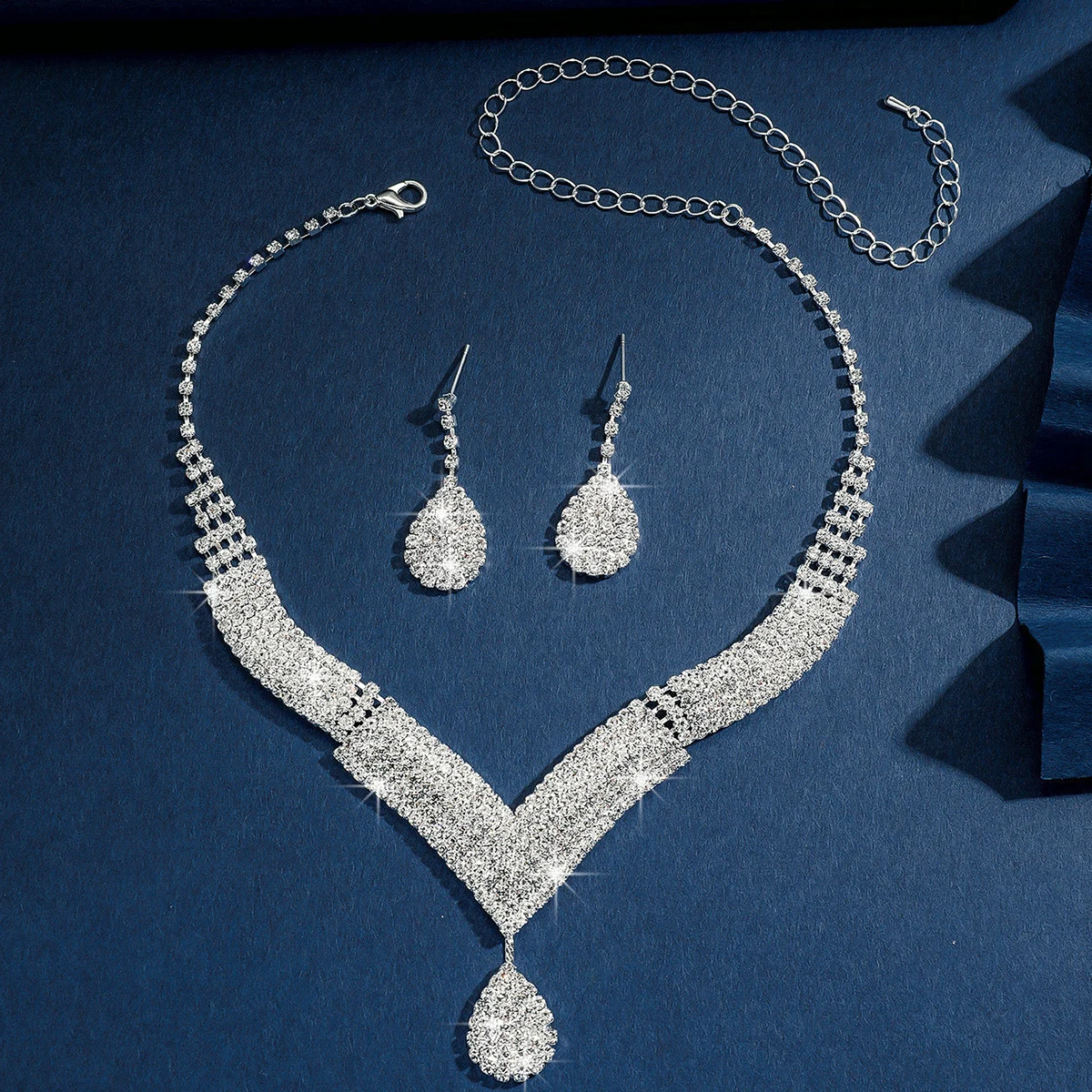 3pcs women\'s fashionable jewelry set with rhinestones, zircon, water droplets, necklace, earrings, wedding dress accessories