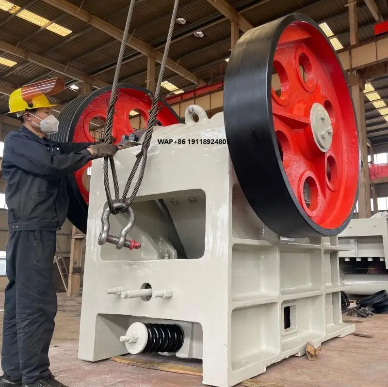 High Efficient Portable Mobile Mini Stone Rock Crushing Machine Low Price Jaw Crusher for Sale Output 100 Tph