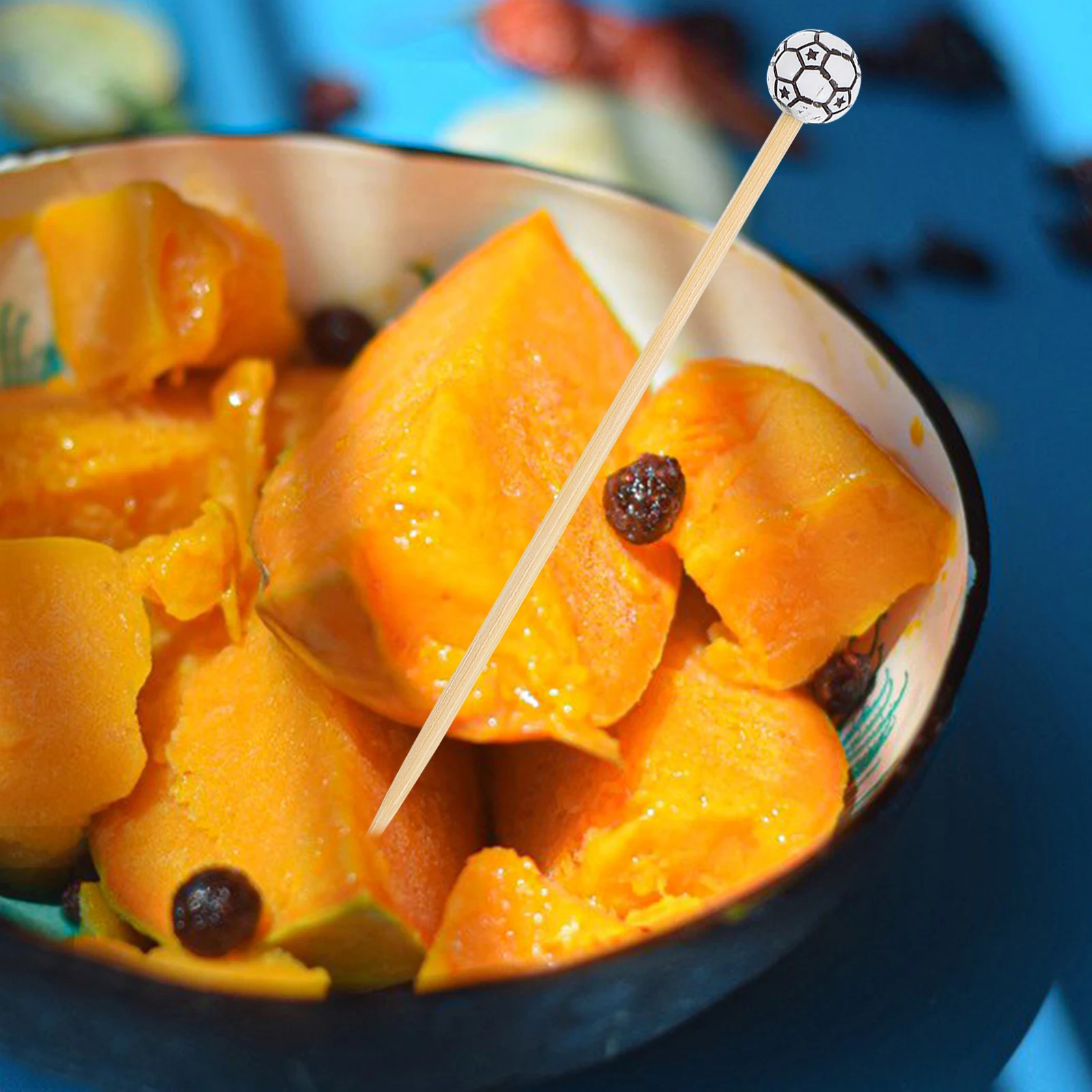 

100 Pcs Football Fruit Stick Cocktail Picks Cake Topper White Sports Drink Decorations Exquisite Party Accessories