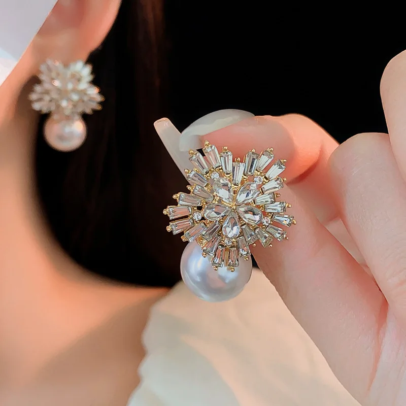 Rhinestone Flower Pearl Stud Earrings for Women Temperament Fashion Versatile New Earring Luxury Silver Needle Jewelry Wholesale