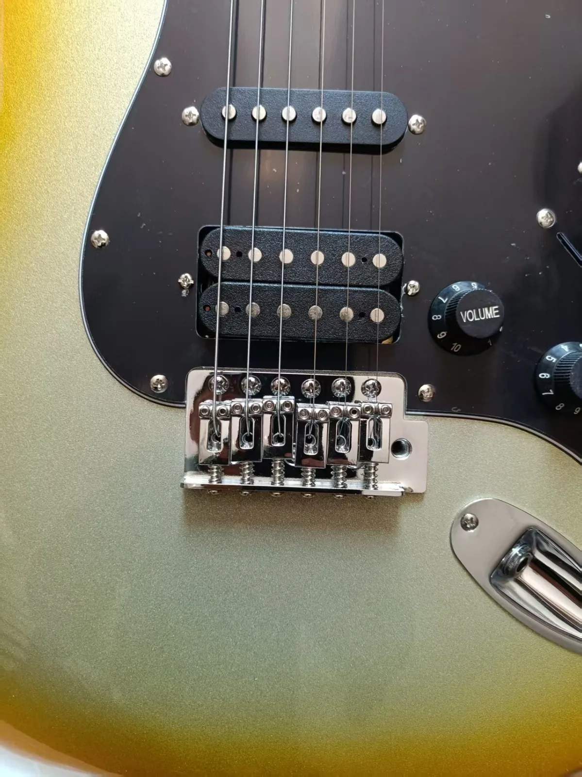 

2026 new Gold Sunburst -Style Guitar HSS Pickups Solid Body