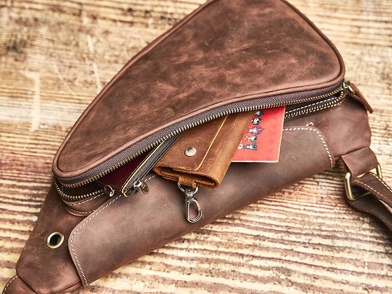 NUPUGOO – Echte Leder-Vintage-Brusttasche für Herren, als Umhängetasche oder Schultertasche tragbar, hochwertiges Leder, multifunktionaler Reißverschluss für 9,7-Zoll-Geräte. – Detail 15
