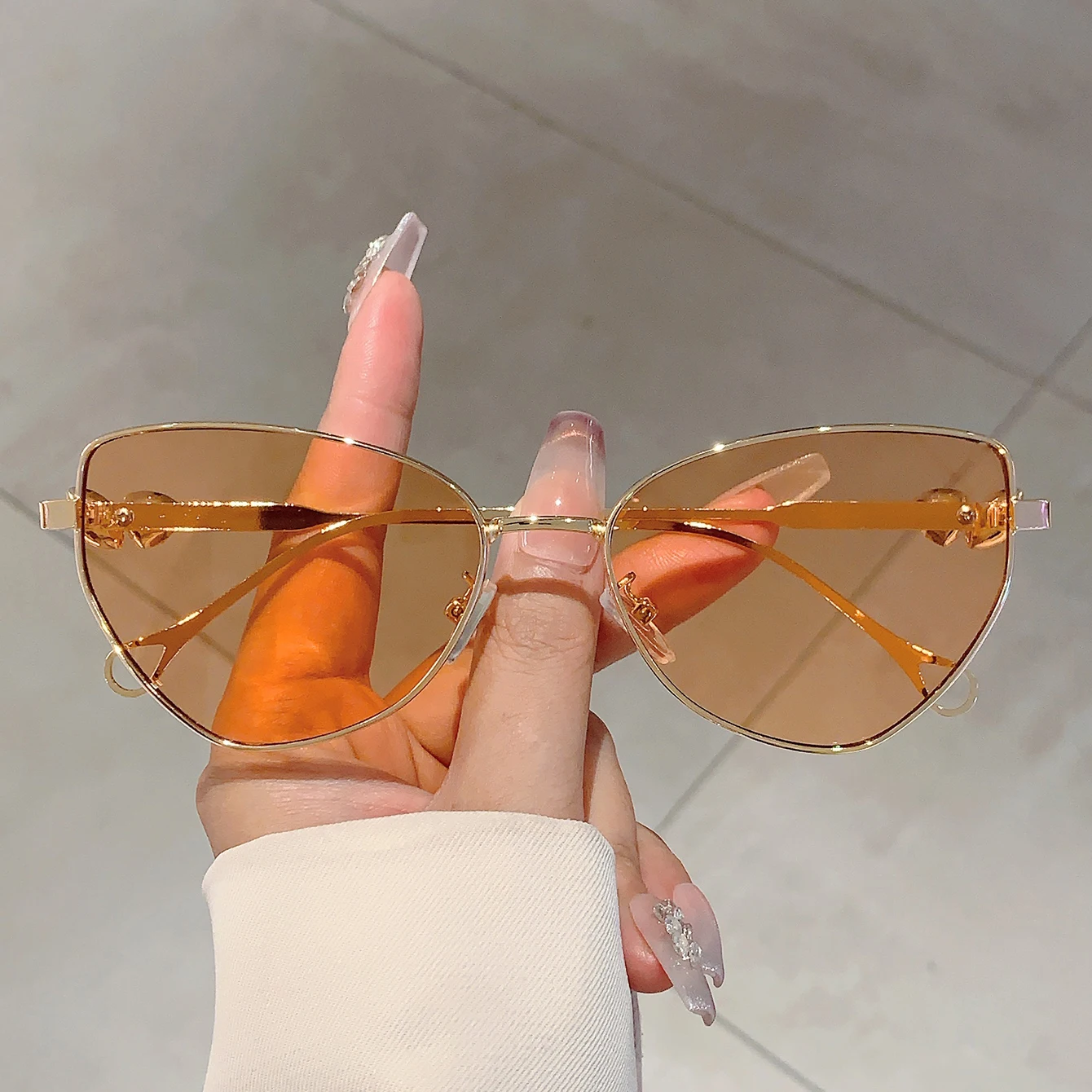 KAMMPT Fashion Crystal Shiny Pink Shades Retro Metal Decor Ladies Sunglasses Origin Brand Luxury Women Sun Glasses for Hiking