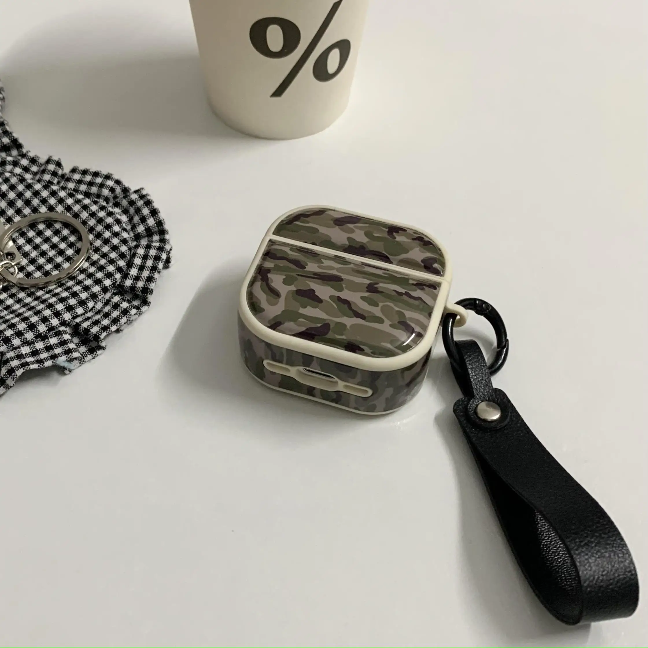 磁気ドラムバッグ迷彩 + レザーロープ Apple に適しています Airpodspro2 ケース/Airpodspro ケース/Airpods4 ケース/Airpods3 ファッション/シンプルなイヤホンケース