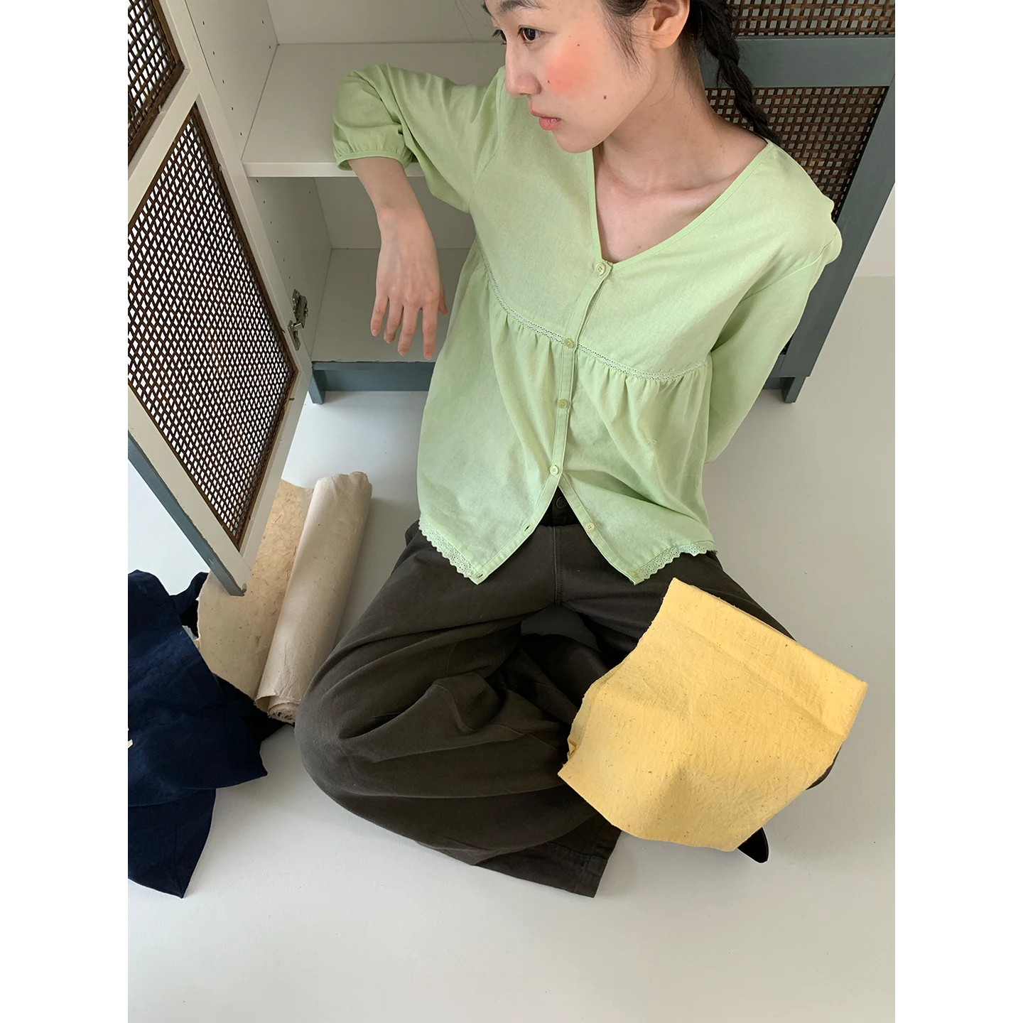 Retro V-neck Doll Shirt Women's Design Sense Small Audience Dyeing Lace Shirt Loose Fit Slimming Effect Plaid Pattern Bubble ...