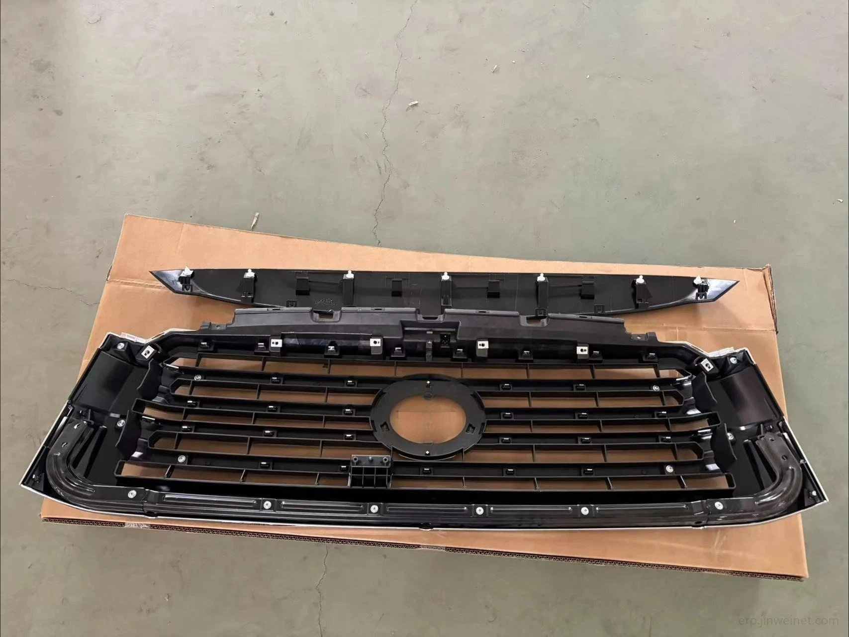 OEM Front Grille for Toyota Sequoia 2007-2012, Replacement Auto Parts, Part Number 53101-0C080, Wholesale Price - view 3