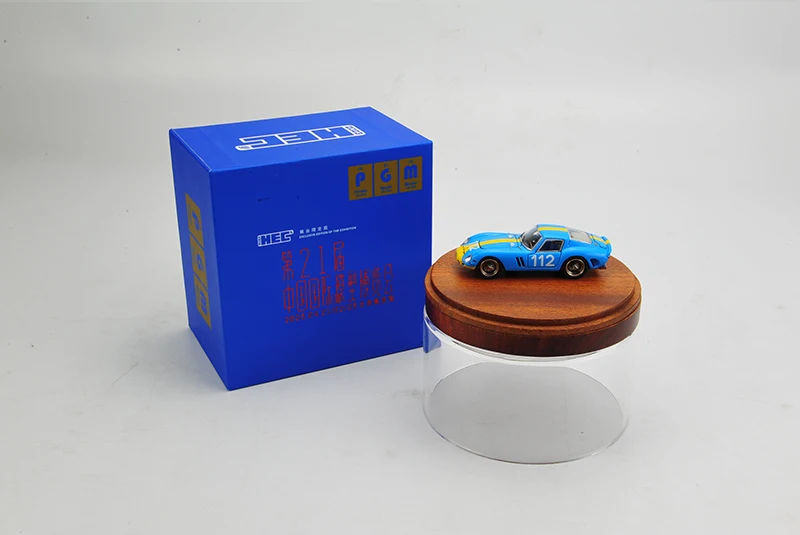 PGM 1/64 250 GTO #    Komplett geöffnete Aktien aus Druckguss in der Kollektion 2025, Modellauto im Geschenkskala