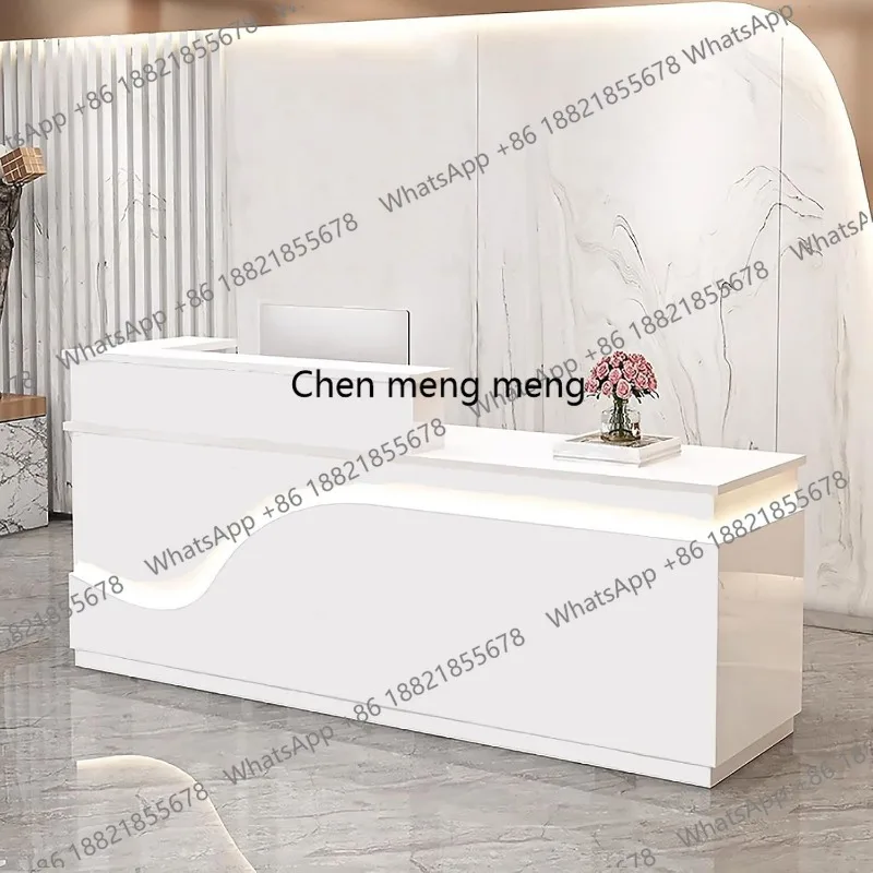 

Современная стойка ресепшн с LED-подсветкой цвета ледяной синевы, белая стойка из массива дерева длиной 70,9 дюйма с полками для хранения.