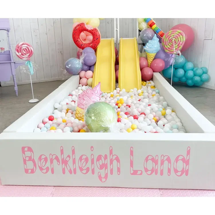 ขายร้อน Ball PIT สนามเด็กเล่นขนาดใหญ่ในร่ม Commerical PARTY เด็ก Soft Play อุปกรณ์โฟมสีขาว Ball PIT พร้อมสไลด์