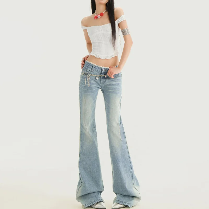 

Белые кружевные расклешенные брюки — модный и универсальный вариант для женщин летом 2025 года. Синие расклешенные брюки в пол, стройнящие фигуру.