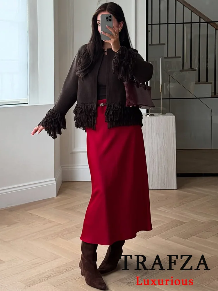 

TRAFZA Casual Chic Women Sweater Solid O-Neck Long Sleeve Single Button Tassel Knitted Tops Fashion 2025 Autumn Holiday Sweaters