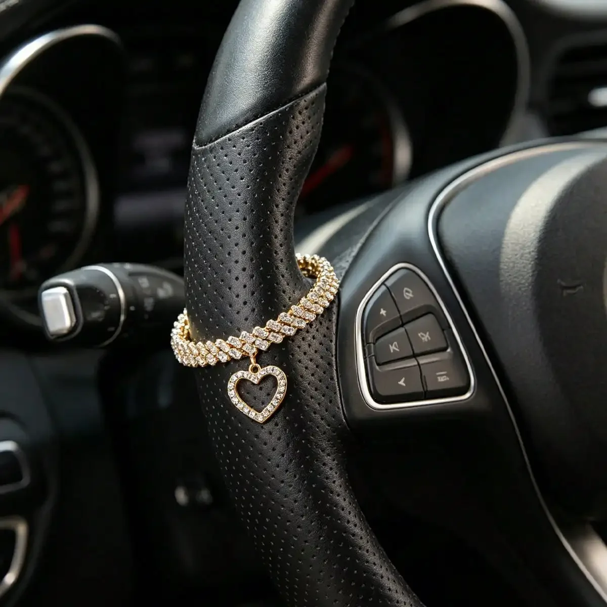 Diamond Hollow Heart Pendant Steering Wheel Decor Chain, Shiny Rhinestone Car Interior Luxury Accessory, Universal Steering Wheel Decoration Strip