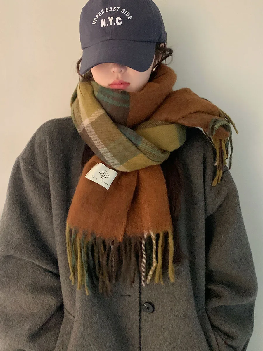 

Color-Blocking Retro Tassel Scarf For Women Winter 2025 New Atmosphere Versatile Thickening Warm Neck Scarf