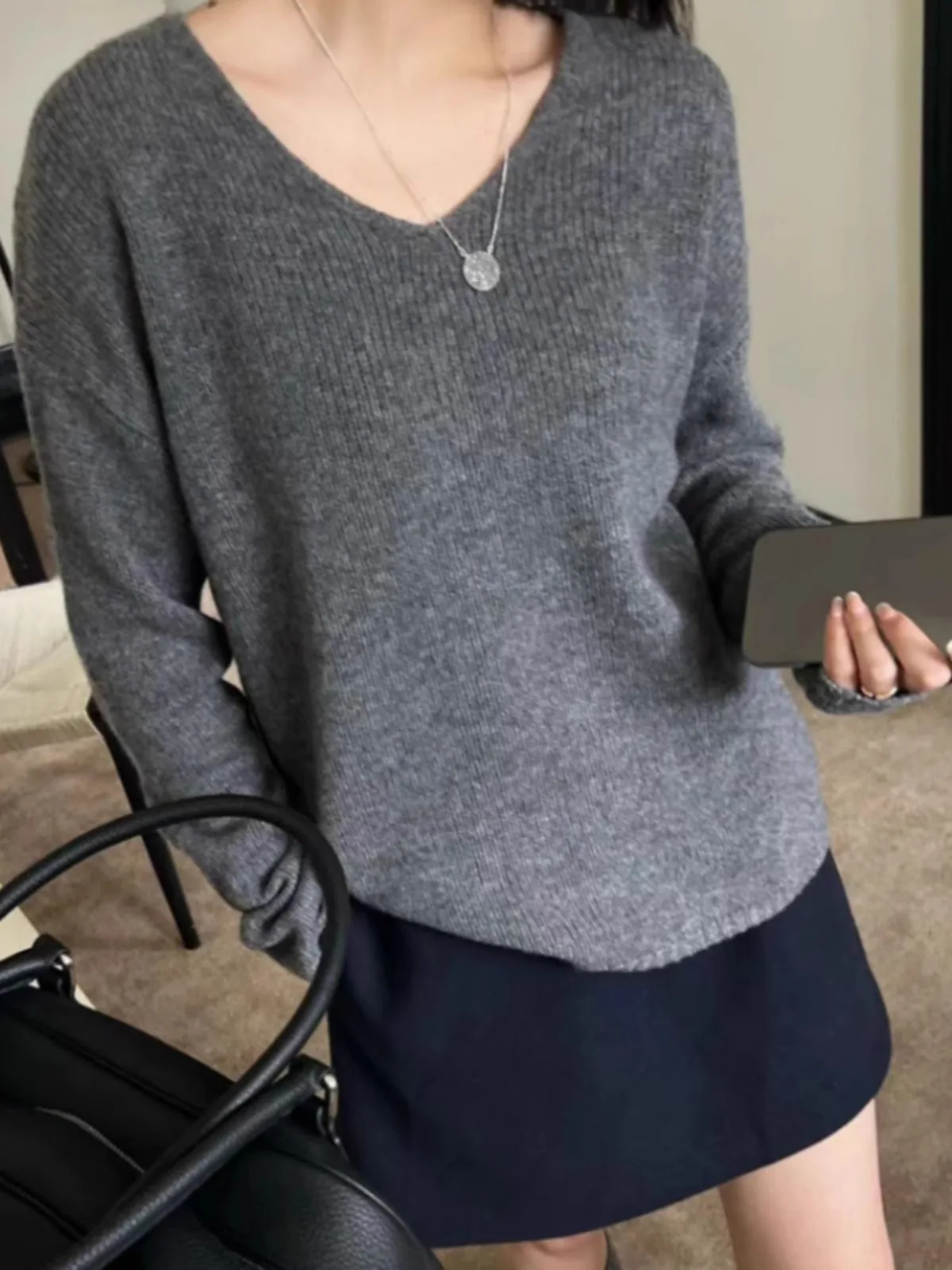 Elegant temperament! V-neck 100 pure cashmere sweater women's autumn and winter thick loose top with knitted wool base shirt