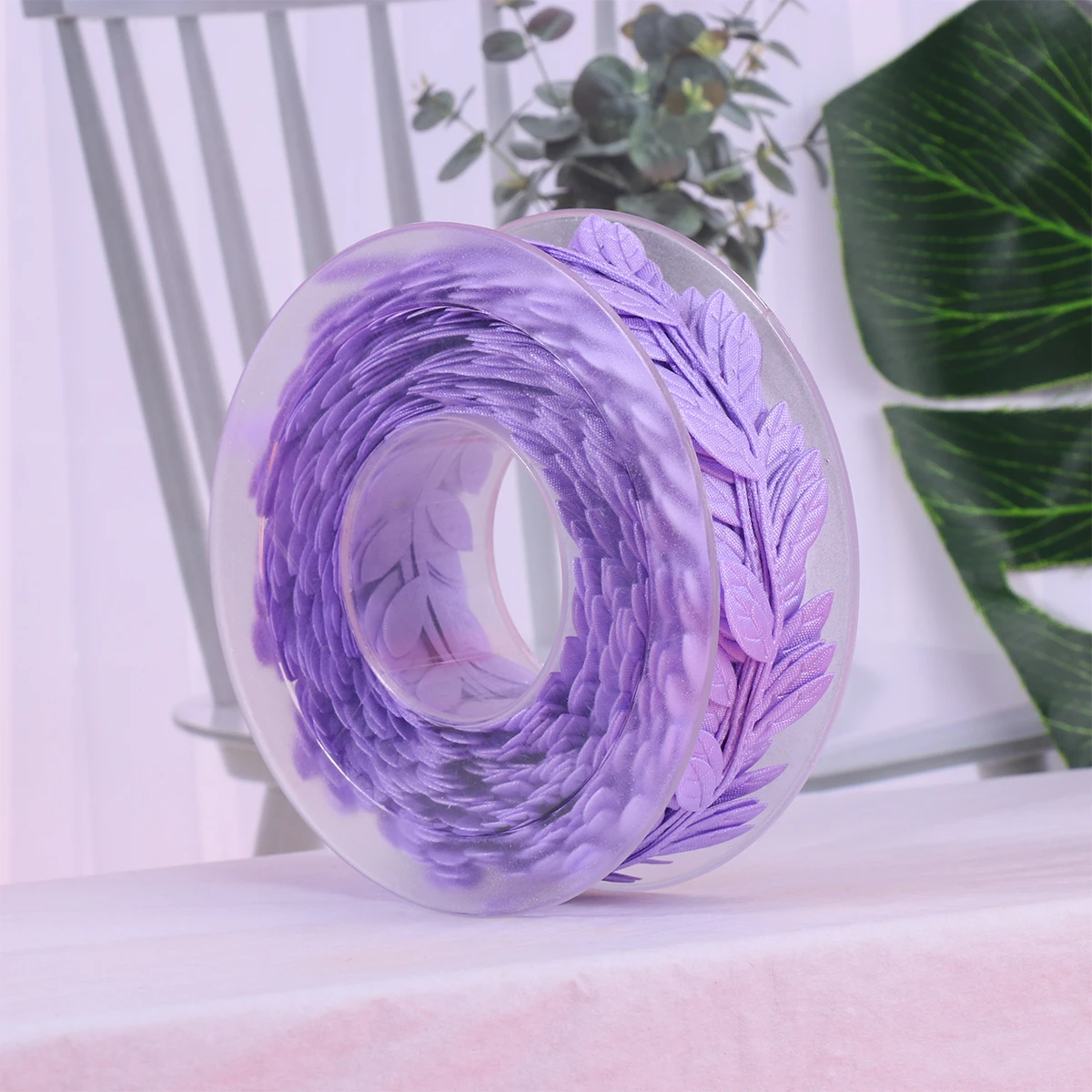 

Durable Leaf Pattern Gift Wrapping Ribbon High Quality Polyester Diy Decorative Strips For Christmas Party Packaging
