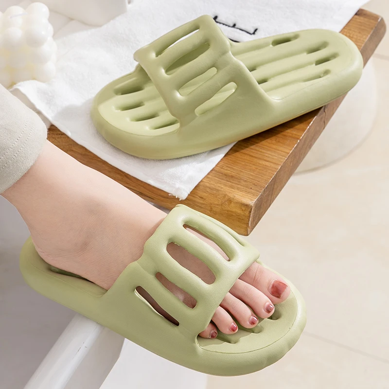 New Summer Hollow Out Leakage Quick Drying Sandals For Bathing Men Women Non-slip Soft Bathroom Slippers Ladies\' Home Flip Flops