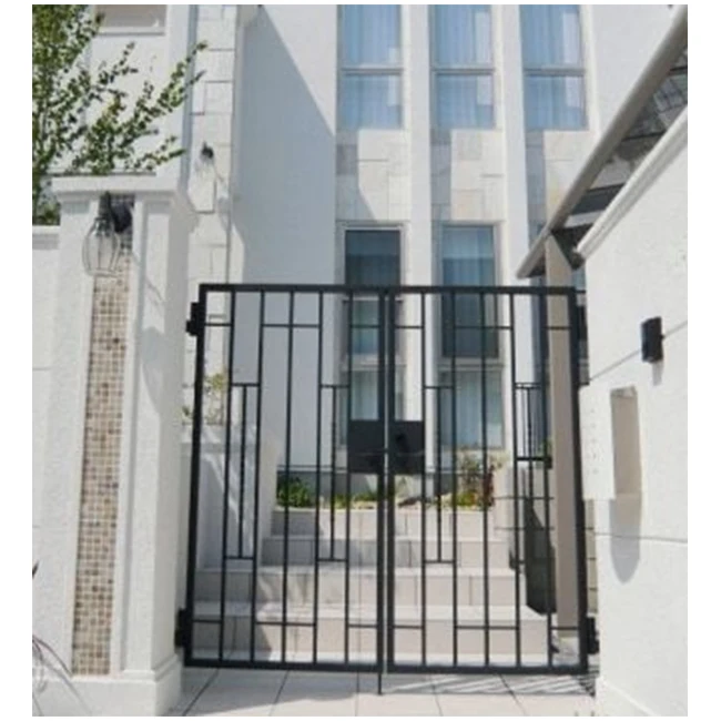 Wholesale Price Dog Safety Gate Stairway Doorway Barrier Protection Safety Locking Door Swing Open Baby Safety Gate Iron doors