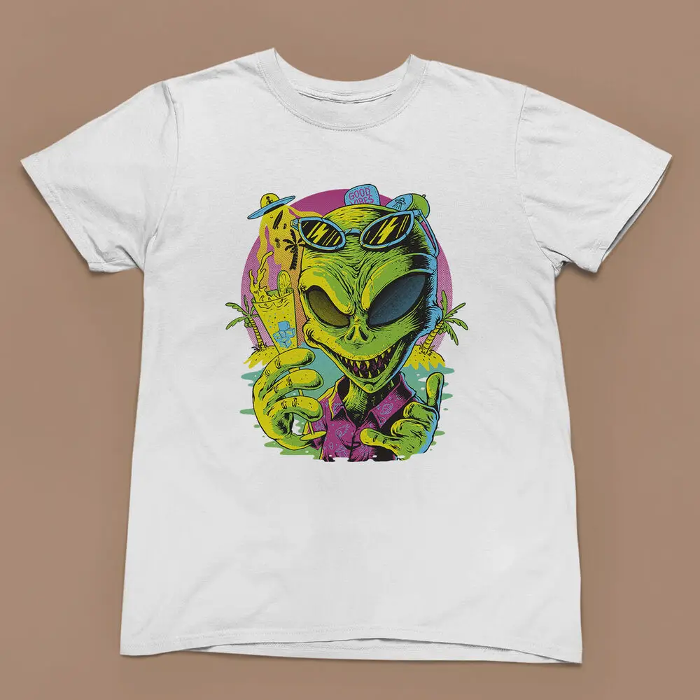 Cool Alien with Drink Camiseta gráfica – Extraterrestre - Camiseta para hombre y mujer