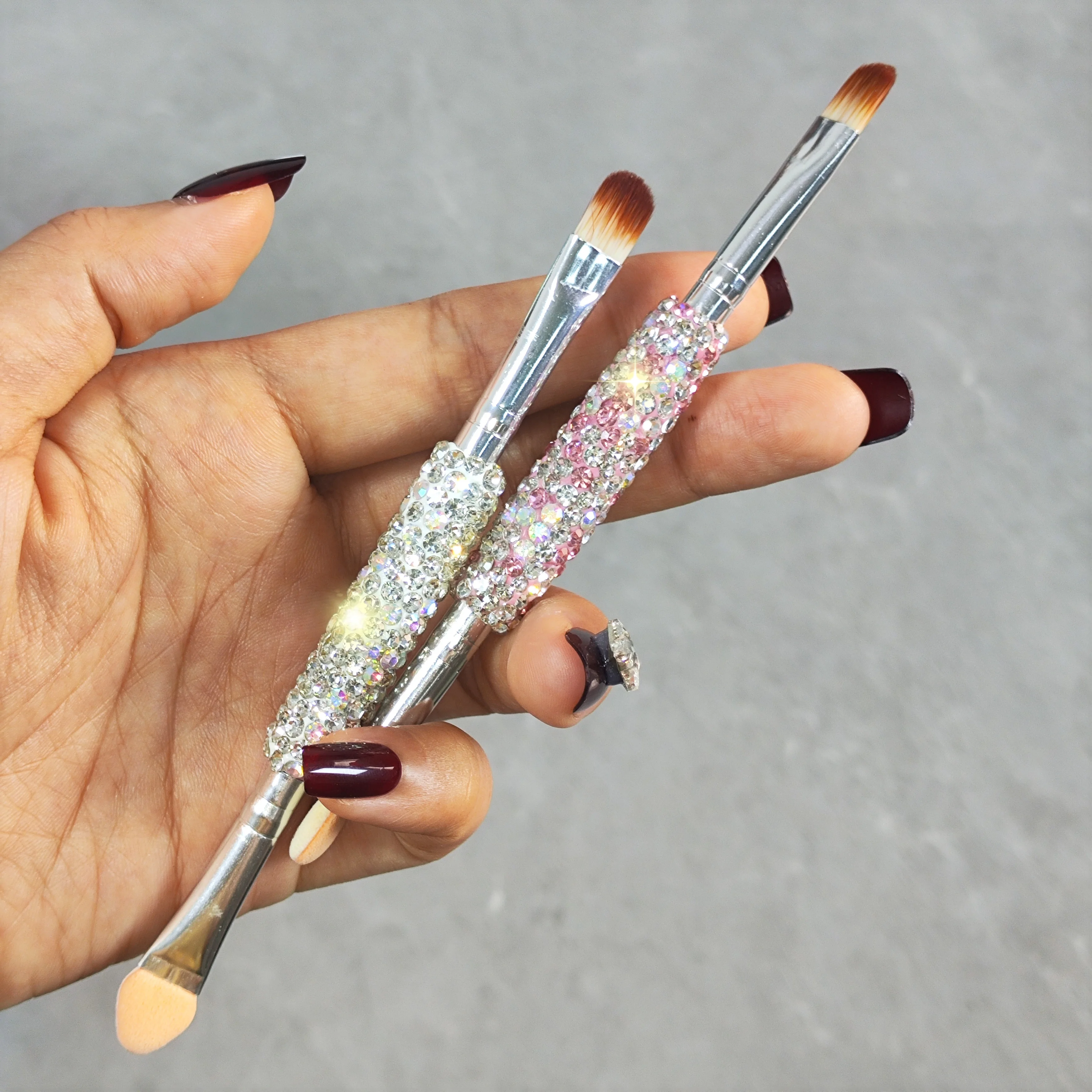 Pincel de sombra esponja de cabeça dupla de alto nível de aparência conjunto de diamante artificial viagem portátil delineador macio pincel de maquiagem para os olhos