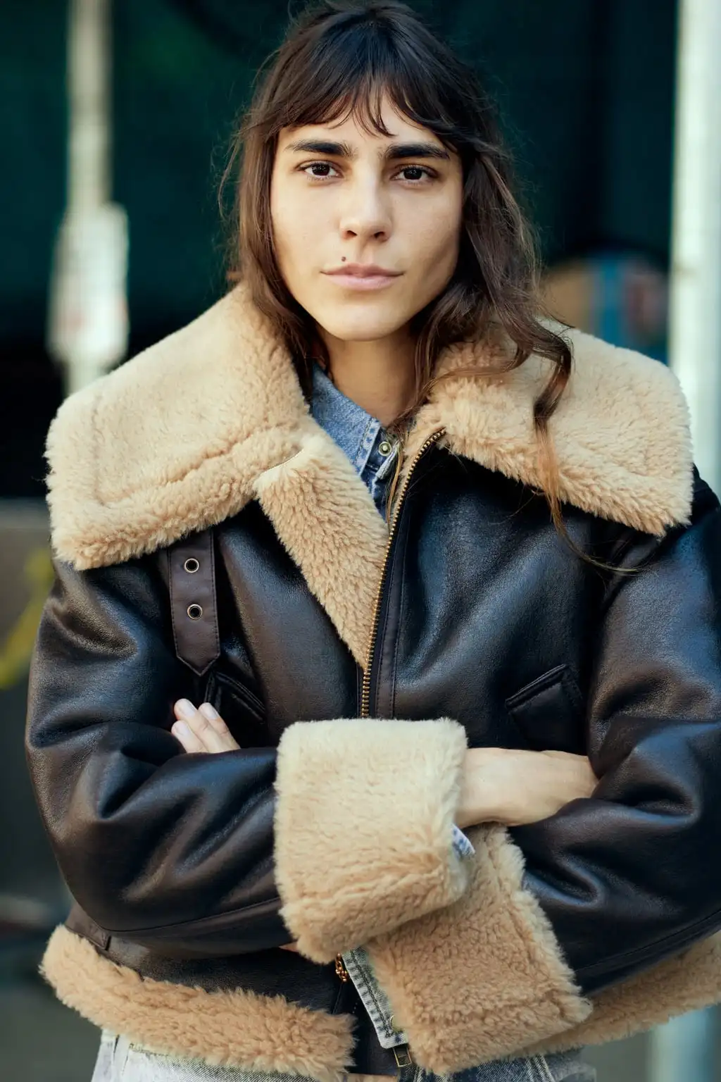 両面フリースバイカージャケット、袖口レザー、カラーブロックデザイン、秋冬アウター、レディースファッション