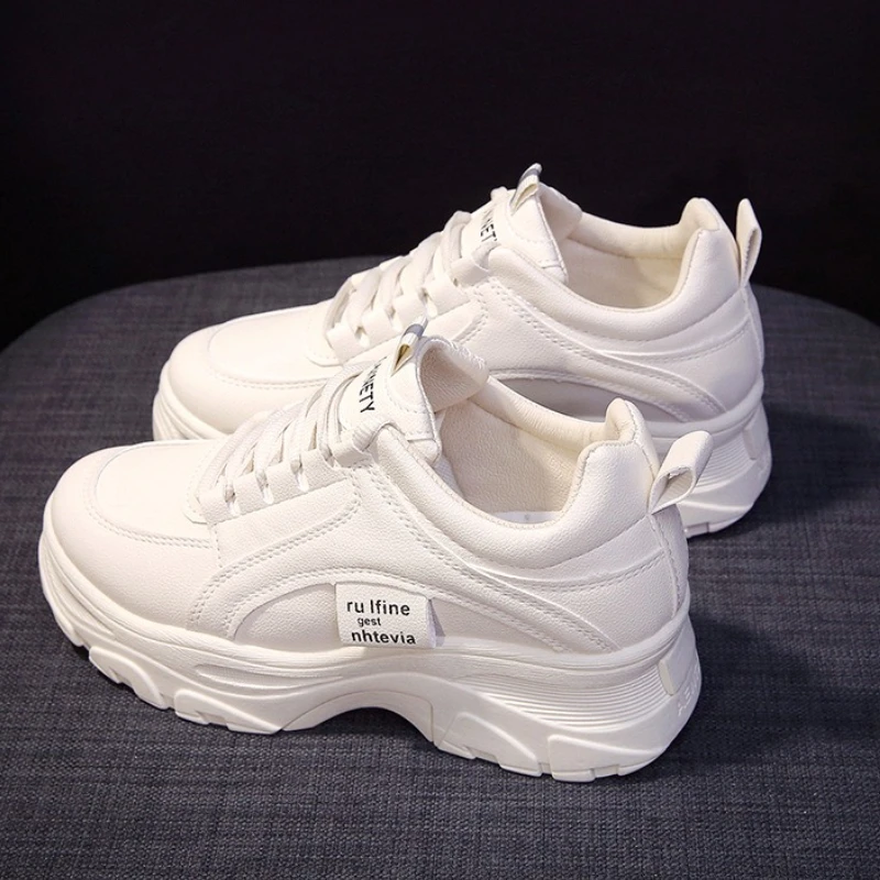새로운 유행 다용도 여성 신발 봄 캐주얼 편안한 키높이 스니커즈 통기성 메쉬 여성 신발