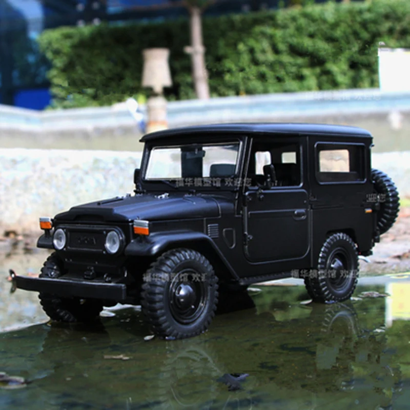 1:24 FJ CRUISER FJ40 SUV Alloy Car Model Diecasts Metal Toy Off-road Vehicles Car Model High Simulation Collection Kids Toy Gift