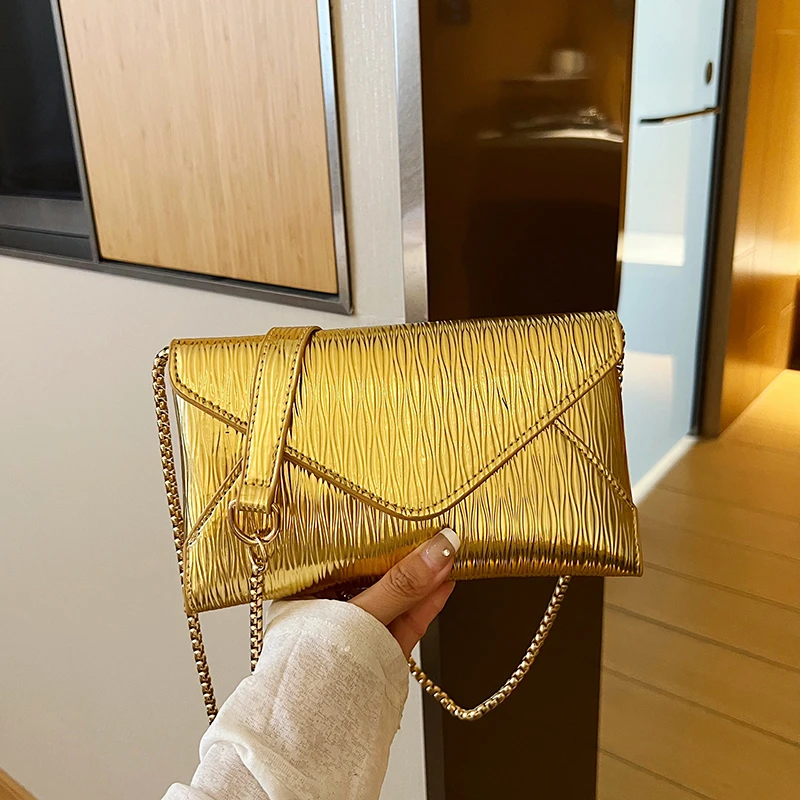 Fashion Design Women Gold Chain Envelope Crossbody Bag Solid Color Pu Leather Shiny Daily Clutch Wedding Party Bling Flap Pouch