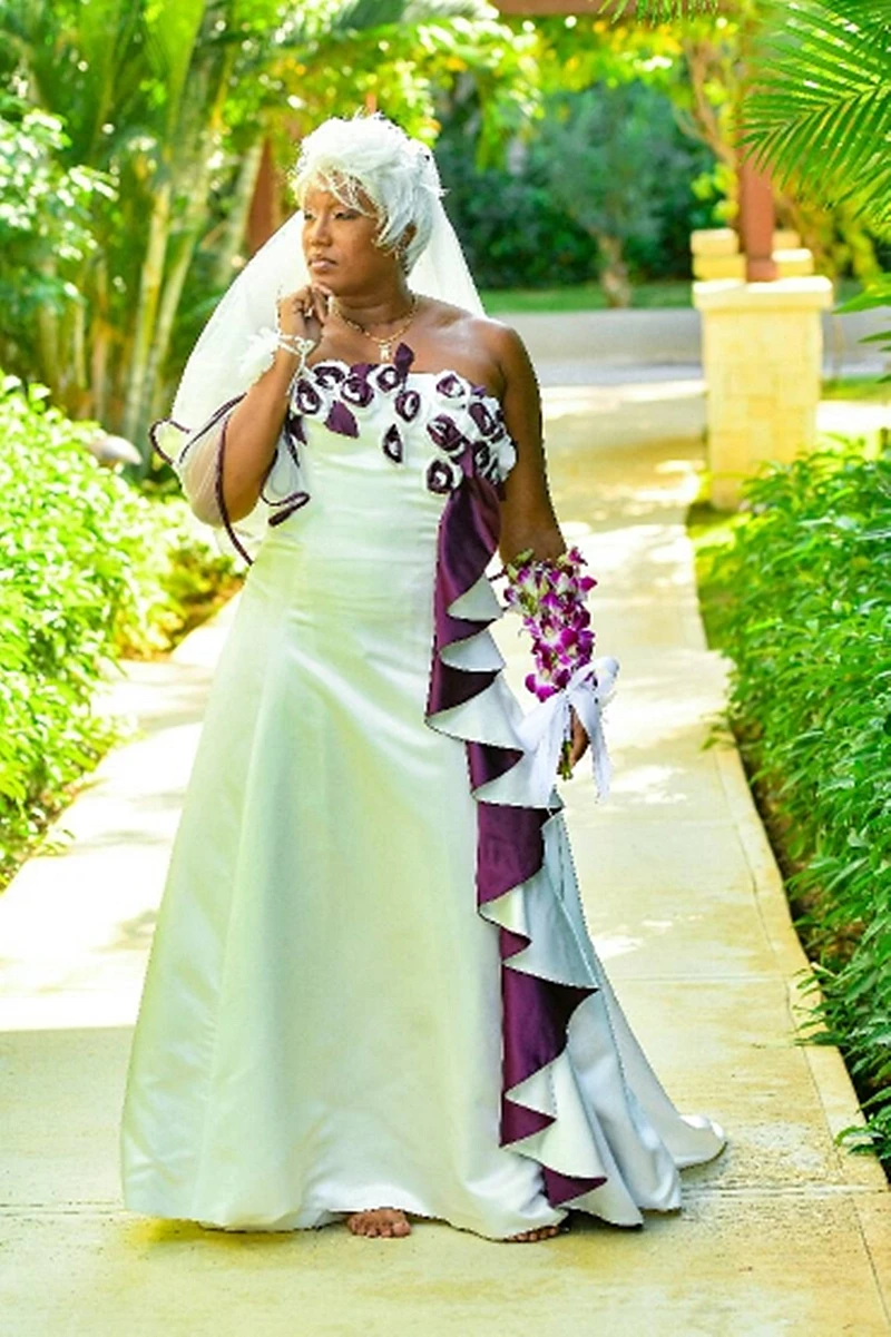 Vestidos de novia de sirena blancos y morados, flores hechas a mano sin tirantes, góticos, fotos reales, Vestido largo de playa