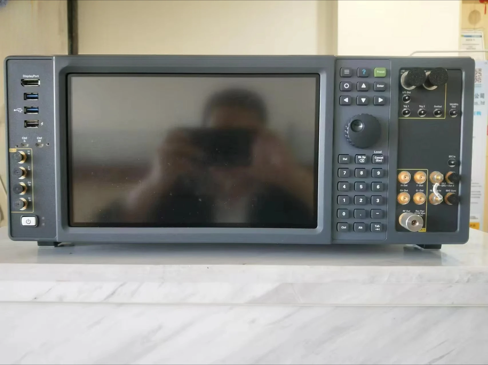 KEYSIGHT  M9384B VXG Microwave signal Generator