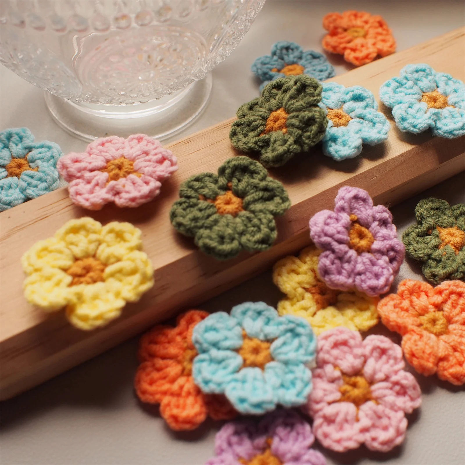 20Pcs 3cm Handmade Colorful Crocheted 6-petals 3D Flower Knitted Quilt Applique Patch Craft Ornament DIY Hairpins Hat Decor