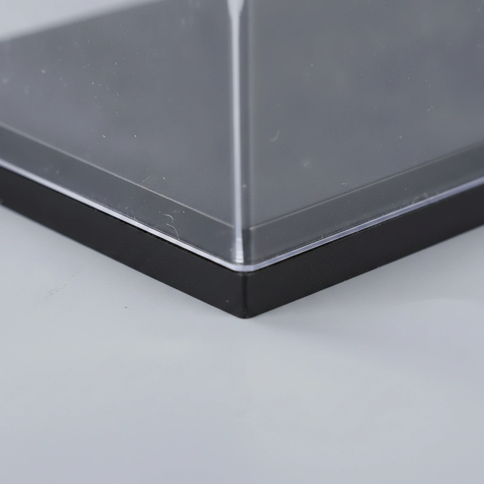 Model Car Display Case One-Piece Acrylic Display Case with Black Base Car Model Dust Cover Plastic Sturdy for Collectors, Shelf