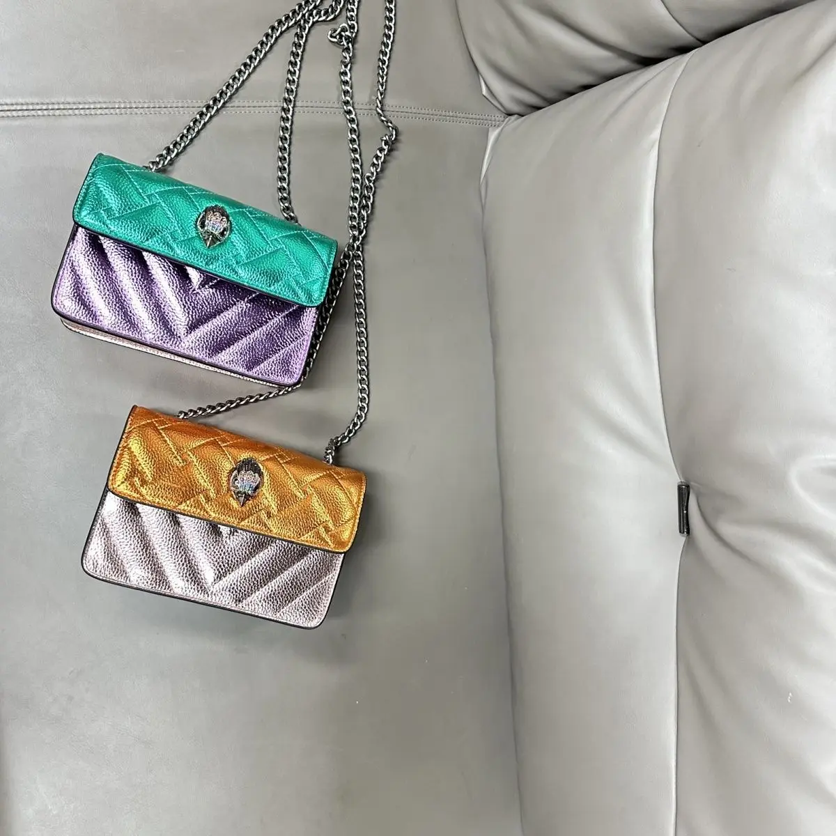 2024 لون مطابق للأزياء عطر صغير على الطراز الأجنبي منقوش كلاسيكي برأس النسر حقيبة كروس على شكل رأس هوك