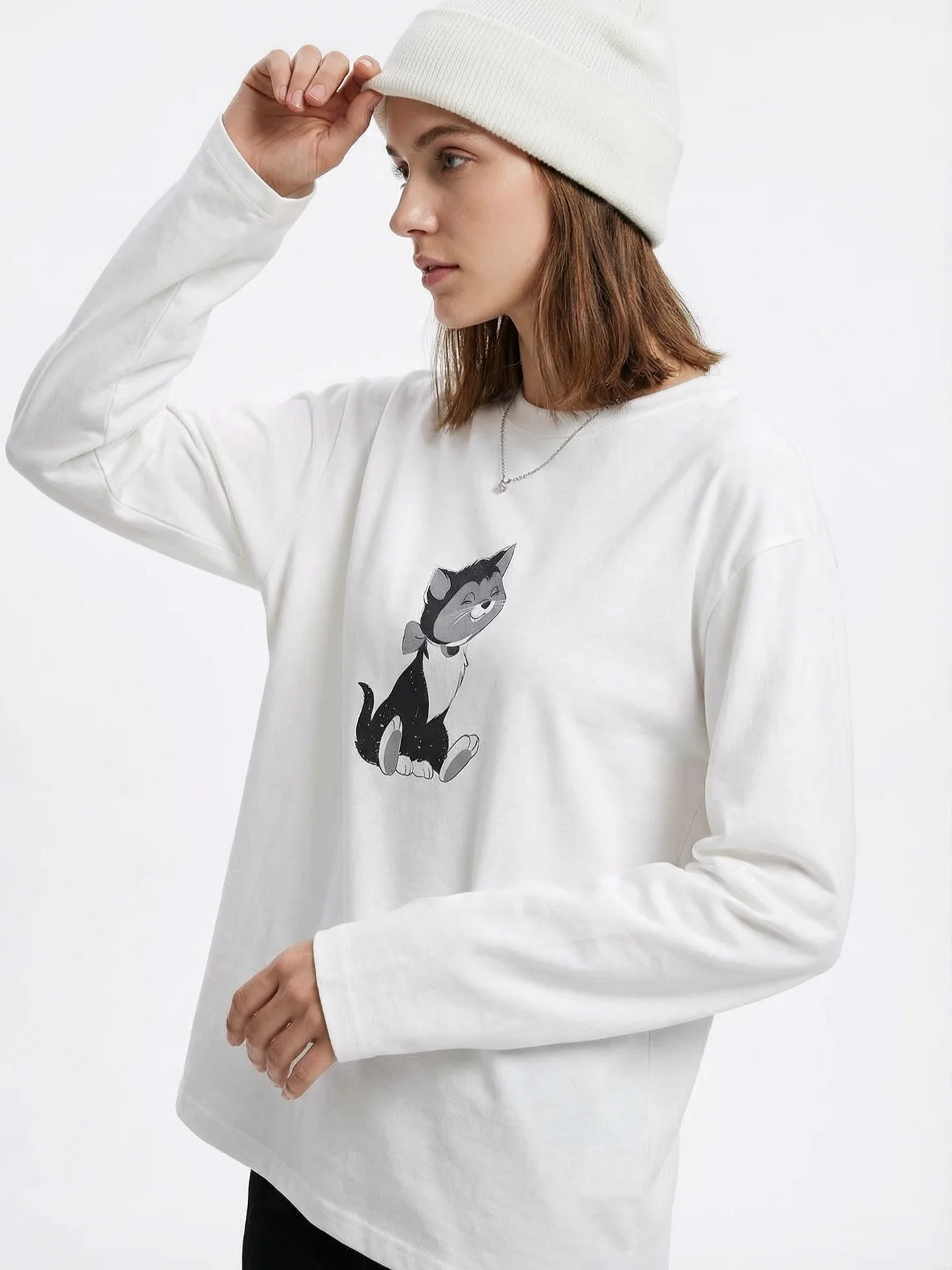 

Extraordinary Comfortable mat round Ne Long Sve Pattern Base irt Women's T-irt White Color Ladies Faion