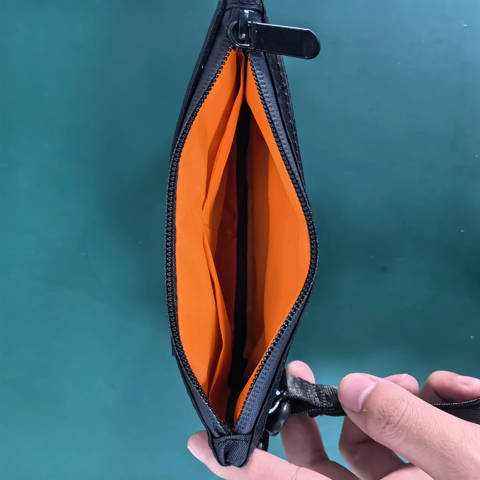 Thumbnail 3 - #10 Best Travel Wallets to Buy In 2026
